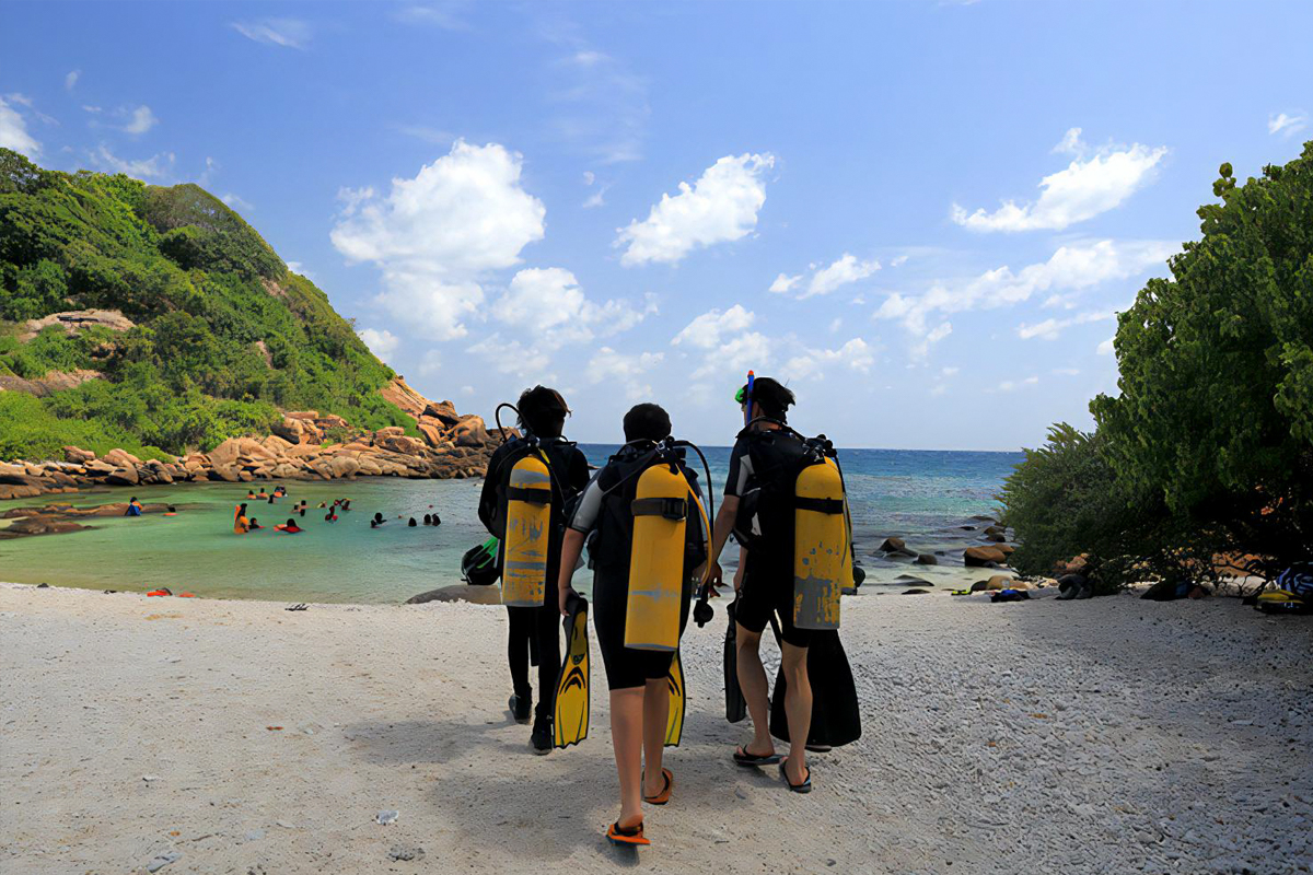 Snorkeling at Pigeon Island